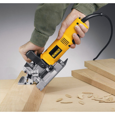 Фрезер ламельний DeWALT DW682K