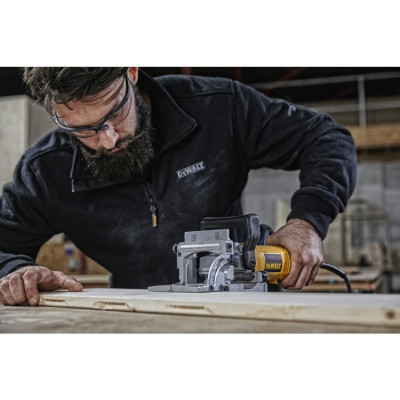 Фрезер ламельний DeWALT DW682K
