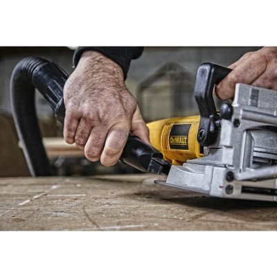 Фрезер ламельний DeWALT DW682K