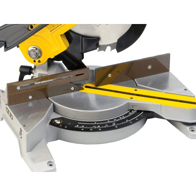 Торцовочно-циркулярная пила DeWALT DW711