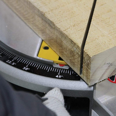 Торцювальна пила DeWALT DW714