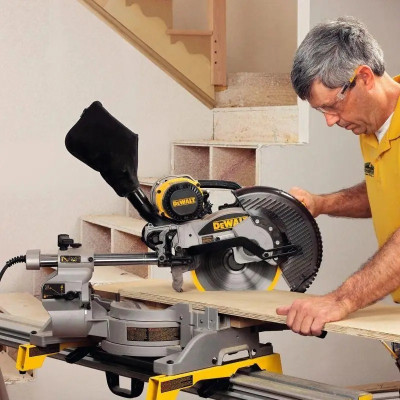 Торцювальна пила DeWalt DW717XPS