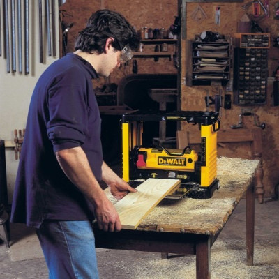 Рейсмусный рубанок DeWALT DW733