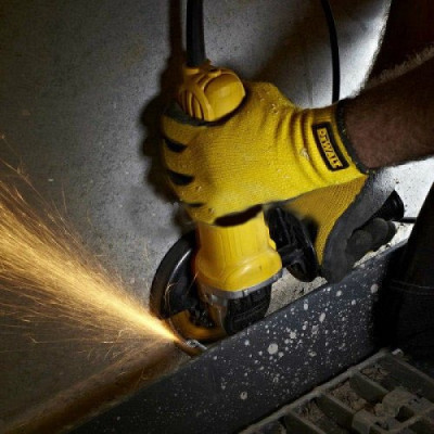 Угловая шлифмашина DeWALT DWE4057