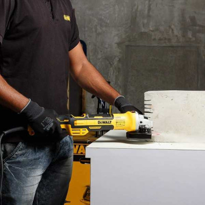 Кутова шліфмашина DeWalt DWE4377