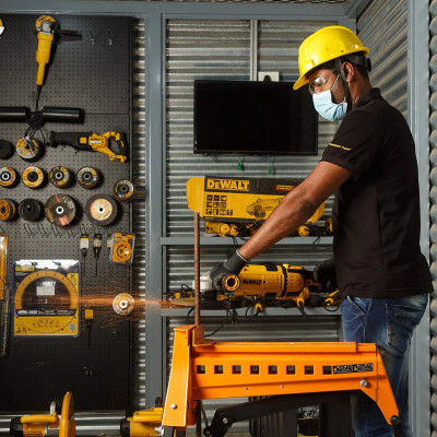 Кутова шліфмашина DeWALT DWE4579
