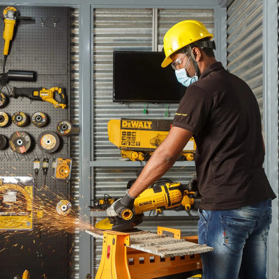 Кутова шліфмашина DeWALT DWE4579