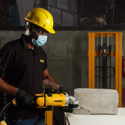 Кутова шліфмашина DeWALT DWE4579