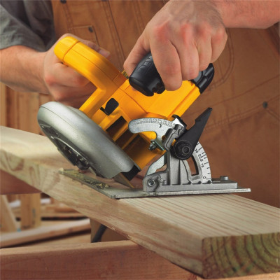 Дискова пила DeWALT DWE575K