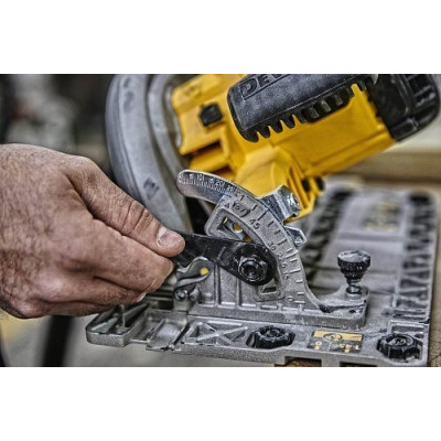 Дискова пила DeWALT DWE576K