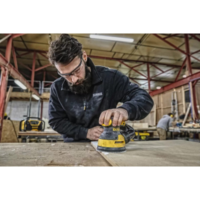 Эксцентриковая шлифмашина DeWALT DWE6423