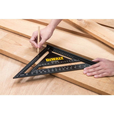 Кутник металевий покрівельний DeWALT 300х300 мм DWHT25228-0