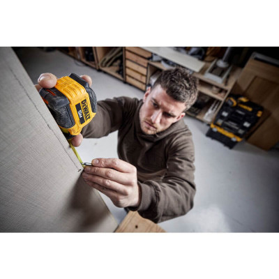 Рулетка DeWALT Tough 5 м 28 мм DWHT38114-0
