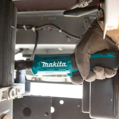 Гайковерт кутовий акумуляторний Makita DWR180RA
