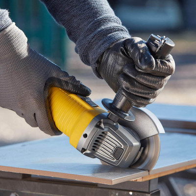 Угловая шлифмашина STANLEY FatMax FMEG220