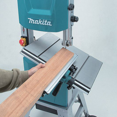 Стрічкова пила Makita LB1200F