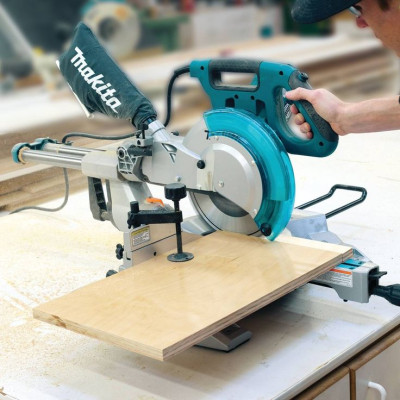 Торцовочная пила с протяжкой Makita LS1018L