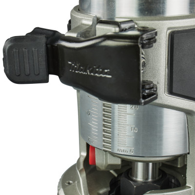 Фрезер аккумуляторный кромочный Makita RT001GM210