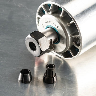 Фрезер аккумуляторный кромочный Makita RT001GM210