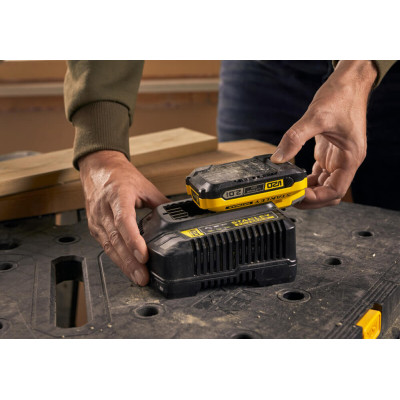 Набор STANLEY FatMax зарядное устройство 18 В, аккумуляторы 2 шт Li-Ion 18 В 2 Ач SFMCB12D2