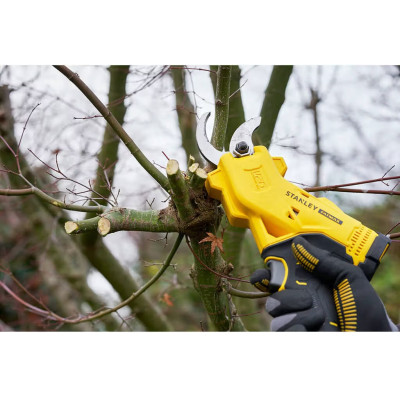 Набір акумуляторних садових інструментів STANLEY FatMax SFMCCS630M1+SFMCPP32M1