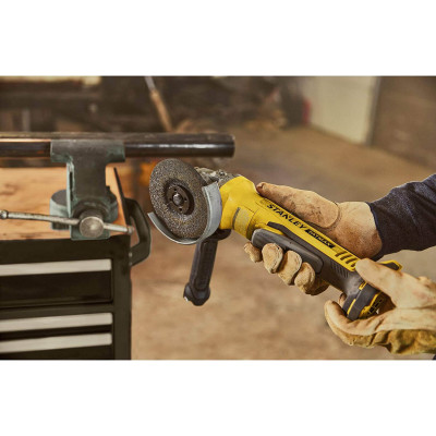 Угловая шлифмашина аккумуляторная STANLEY FatMax SFMCG700B без АКБ