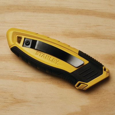 Нож с выдвижным лезвием STANLEY Control-Grip STHT10432-0