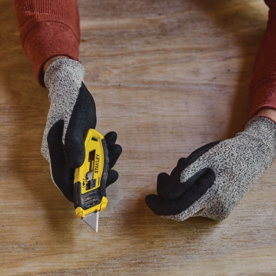 Нож с выдвижным лезвием STANLEY Control-Grip STHT10432-0