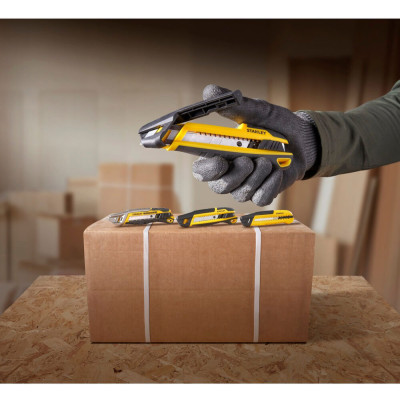 Нож с выдвижным лезвием STANLEY 18 мм STHT10501-0