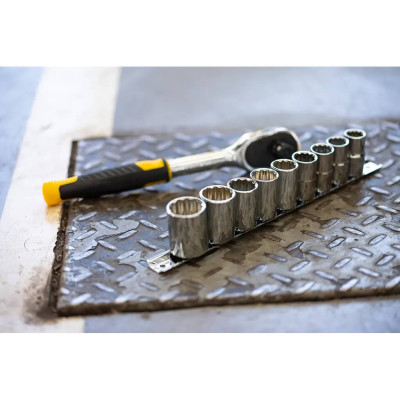Набір головок торцевих 1/4 з одинадцяти предметів STANLEY STMT82666-0