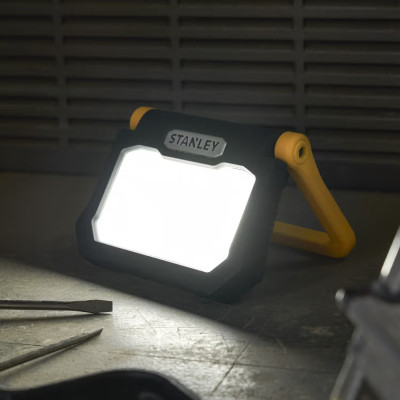 Прожектор світлодіодний акумуляторний STANLEY SXLS50118E